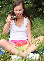 Picknicking teenager